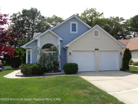 1698 Lacebark Ct, Toms River, NJ 08755