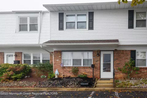 24 Iowa Ct, Old Bridge, NJ 08857