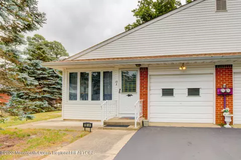 16 Crocus Ln #A, Whiting, NJ 08759