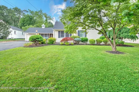 116 N Main St, Cranbury, NJ 08512