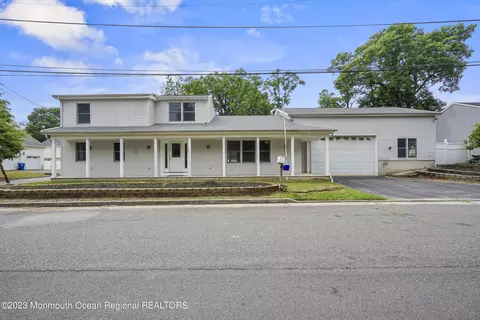 28 Duchess Ave, Middletown, NJ 07748