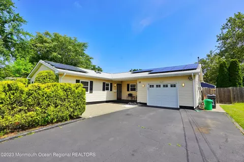 11 Oakshades Ave, Matawan, NJ 07747