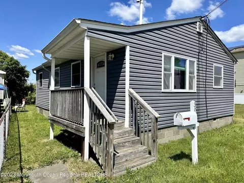 303 Union Ave, Union Beach, NJ 07735