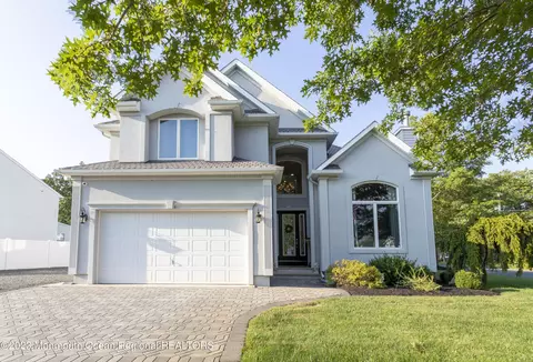 646 Lake Barnegat Dr N, Lanoka Harbor, NJ 08734