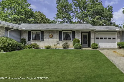 295 Yardley Dr # B, Monroe, NJ 08831