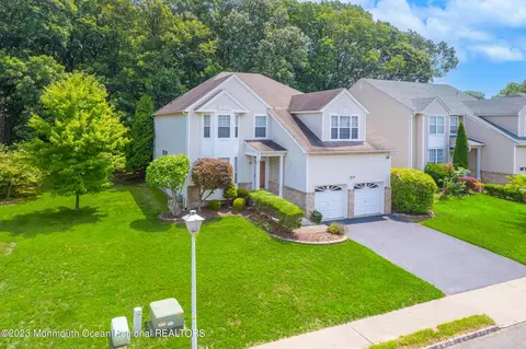 11 Mulberry Ln, Holmdel, NJ 07733