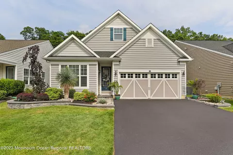 27 Lily Pond Ct, Howell, NJ 07731