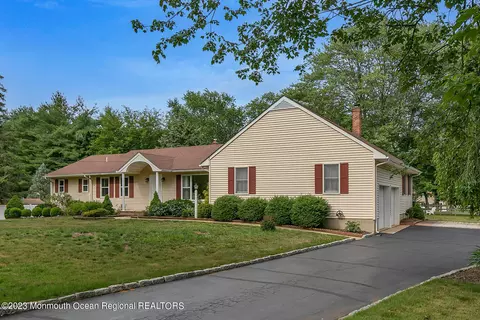 112 Middletown Lincroft Rd, Lincroft, NJ 07738