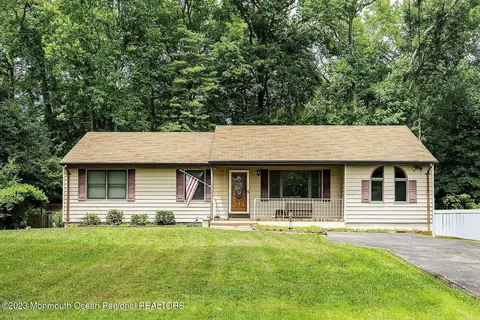 75 Sloop Creek Rd, Bayville, NJ 08721