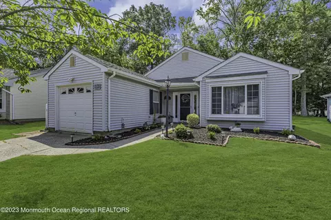 121 Lantern Pl, Little Egg Harbor, NJ 08087