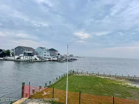 255 Dogwood Dr, Bayville, NJ 08721