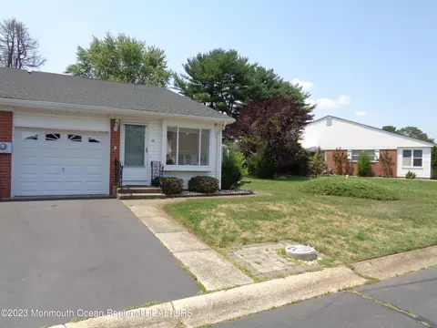 2 B Bunker Hill Dr, Whiting, NJ 08759