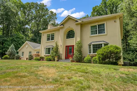 11 Overlook Dr, Holmdel, NJ 07733