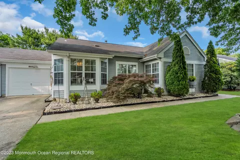 1155 Thornbury Ln #B, Manchester, NJ 08759