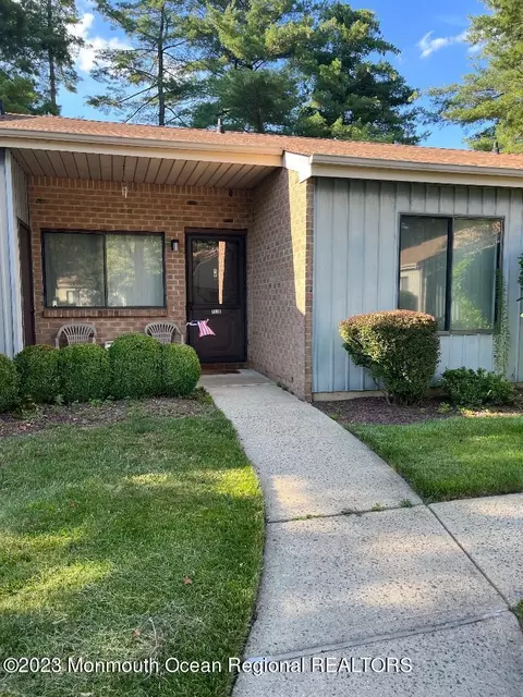 211 Covered Bridge Blvd #B, Manalapan, NJ 07726