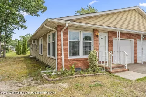 45 Dogwood Rd #8, Manahawkin, NJ 08050