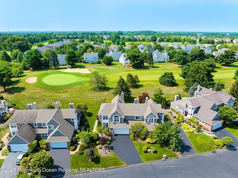 8 Pine Valley Ln, Monroe, NJ 08831