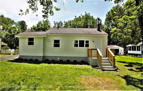 26 Hornerstown Rd, Cream Ridge, NJ 08514