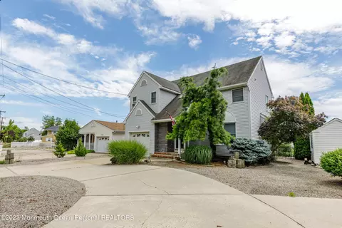 66 Veeder Ln #A, Bayville, NJ 08721