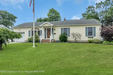 10 Midpark Dr, Brick, NJ 08724
