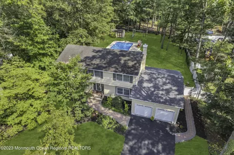 4 Carlton Ct, East Brunswick, NJ 08816