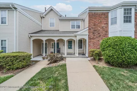 120 Hyacinth Ln, Freehold, NJ 07728