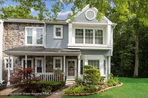 14 Jodhpur Ct, Tinton Falls, NJ 07753