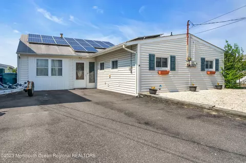 14 Lake Saint Clair Dr, Little Egg Harbor, NJ 08087