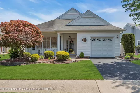 14 Provence Dr, Manchester, NJ 08759