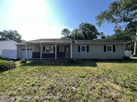31 Holly Ct E, Brick, NJ 08723