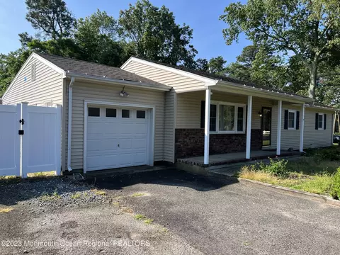 31 Holly Ct E, Brick, NJ 08723 photo 3