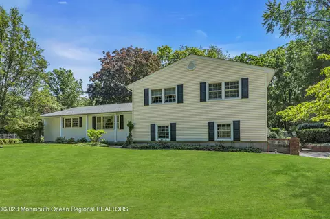 387 Oak Hill Rd, Red Bank, NJ 07701