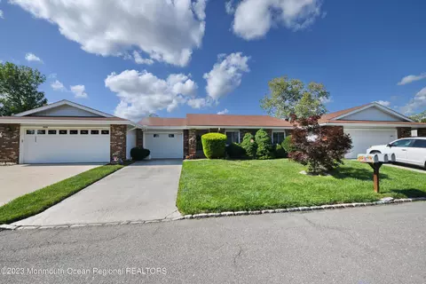 265 Glen Rd # B, Monroe, NJ 08831