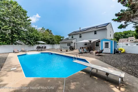 1072 Torremolinos Ct, Toms River, NJ 08753