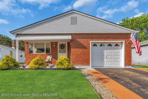 112 Santiago Dr, Toms River, NJ 08757