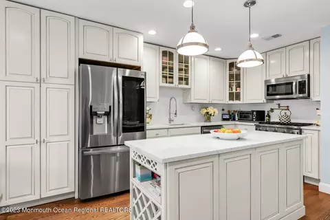 25 Meadow Ave #76, Monmouth Beach, NJ 07750