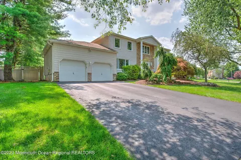 33 Rockwell Cir, Marlboro, NJ 07746