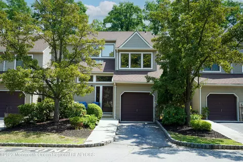 29 Oak Mews Ct, Ocean, NJ 07712
