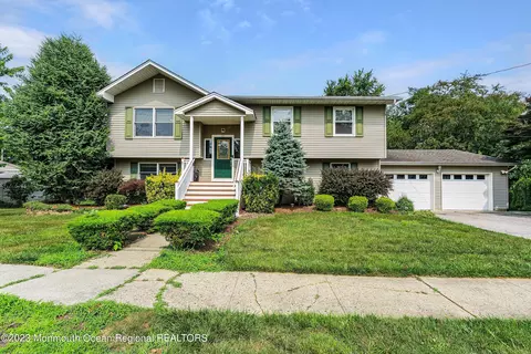 21 Oak St, Freehold, NJ 07728