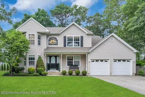 192 Bowsprit Rd, Manahawkin, NJ 08050