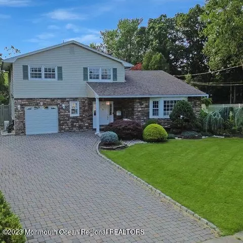 26 Tuscarora Cir, Old Bridge, NJ 08857