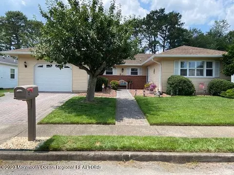 9 Tapola Rd, Toms River, NJ 08757
