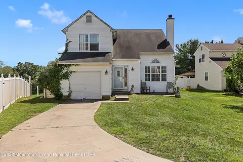 7 Spicebush Ct, Sicklerville, NJ 08081