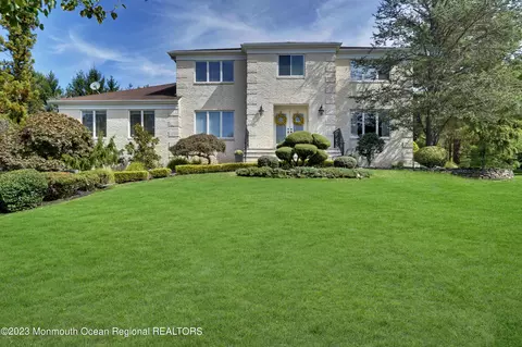 12 Darby Ct, Manalapan, NJ 07726