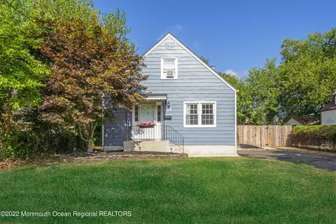 17 Johnson Ter, Keansburg, NJ 07734
