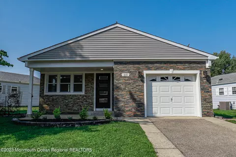 215 Torrey Pines Dr, Berkeley, NJ 08721