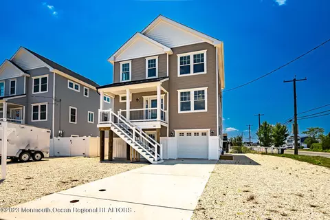 102 E Delaware Dr, Little Egg Harbor, NJ 08087