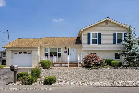 210 Knoll Crest Ave, Brick, NJ 08723