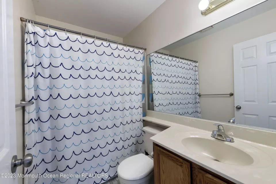  40 Heritage Dr, Howell, NJ 07731 photo 17