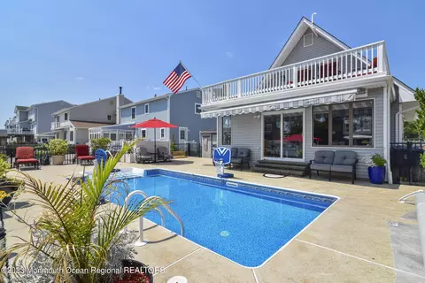 8 Rochester Dr, Brick, NJ 08723